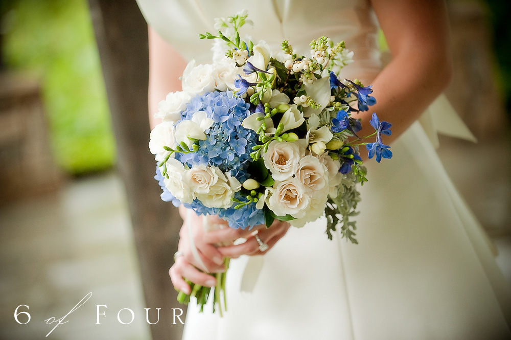 Old_Edwards_Inn_Highlands_North_Carolina_Wedding_bouquet_of_purple_and_white_flowers