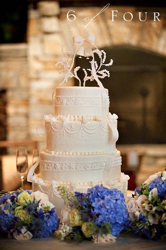 Old_Edwards_Inn_Highlands_North_Carolina_Wedding_cake_with_floral_arrangements_at bottom