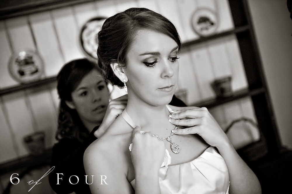Bride_getting_ready_necklace